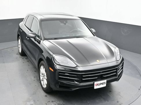 Used 2024 Porsche Cayenne AWD/4WD image 27