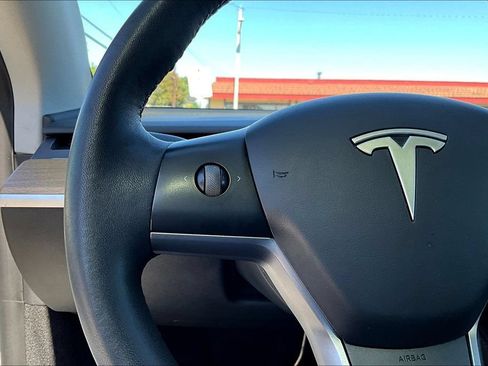 Used 2023 Tesla Model Y Long Range AWD/4WD image 9