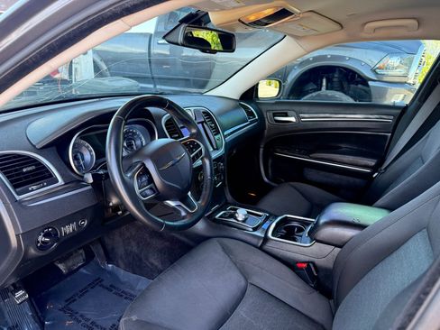 Used 2018 Chrysler 300 Touring w/ Sport Appearance Package image 8