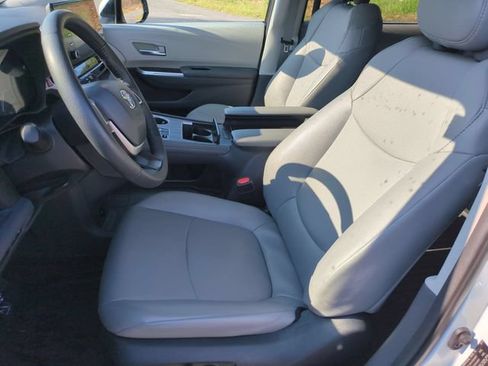 Used 2023 Toyota Sienna XLE FWD image 14