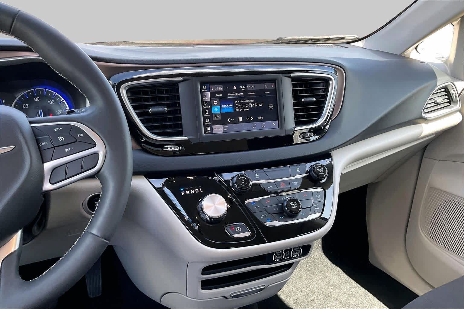 Used 2023 Chrysler Voyager LX FWD image 7