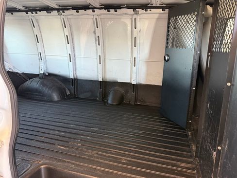 Used 2015 Chevrolet Express 2500 Extended RWD image 30