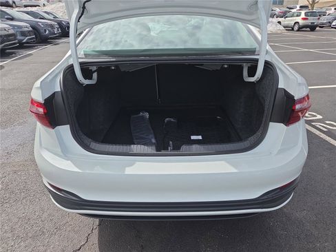 New 2026 Volkswagen Jetta SE image 5