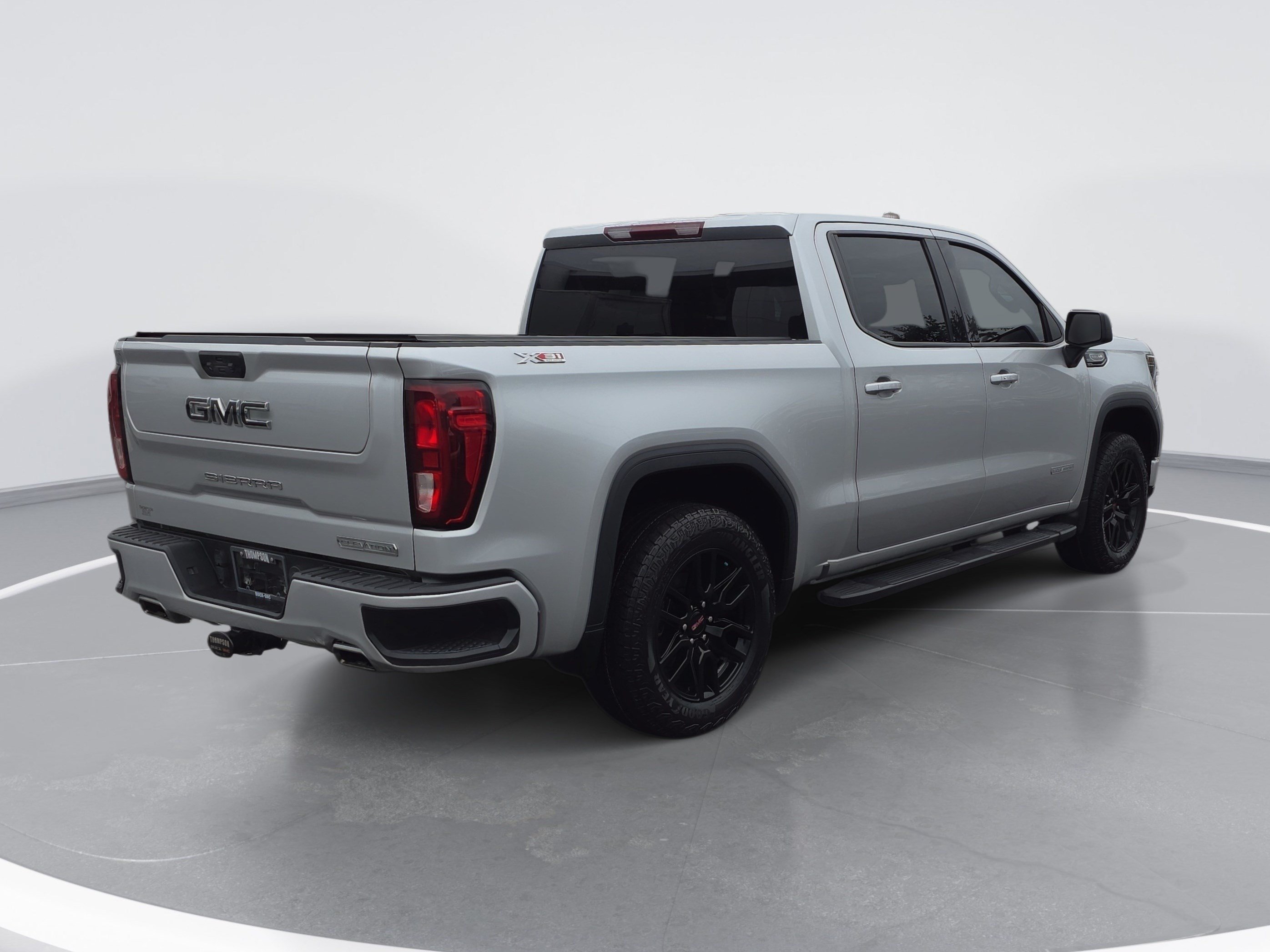 Used 2022 GMC Sierra 1500 Elevation w/ X31 Off-Road Package AWD/4WD image 3