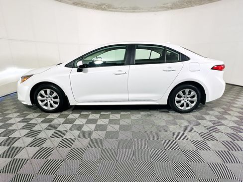 Used 2025 Toyota Corolla LE FWD image 6