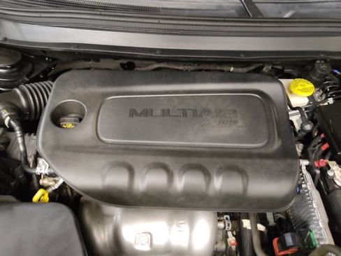 Used 2021 Jeep Cherokee Latitude FWD image 30