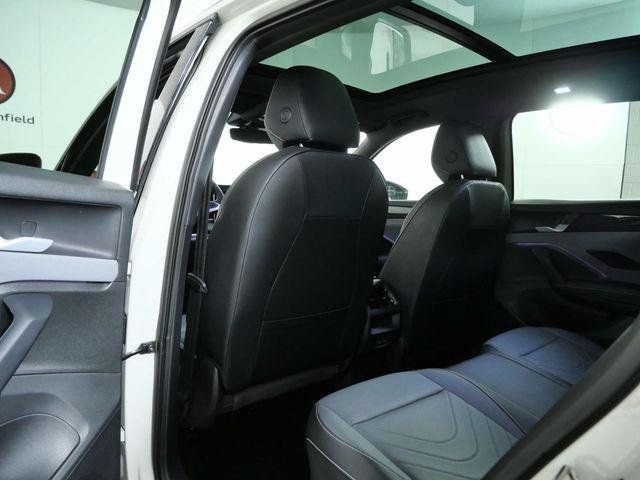 Used 2025 Volkswagen Tiguan SE R-Line AWD/4WD image 20