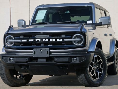 Used 2024 Ford Bronco Outer Banks AWD/4WD image 3