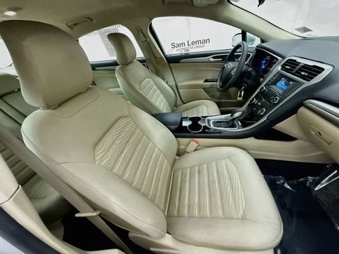 Used 2016 Ford Fusion SE FWD image 26