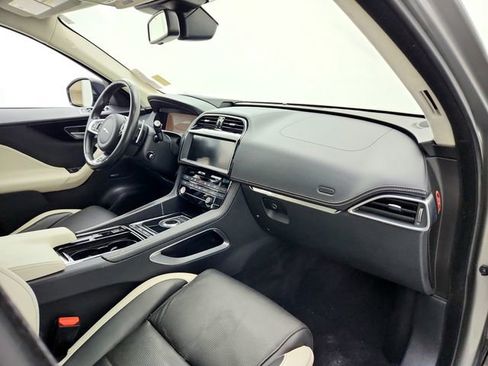 Used 2018 Jaguar F-PACE S image 13