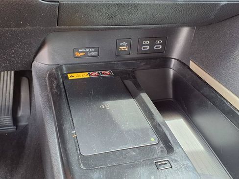 Used 2025 Toyota Camry LE FWD image 25