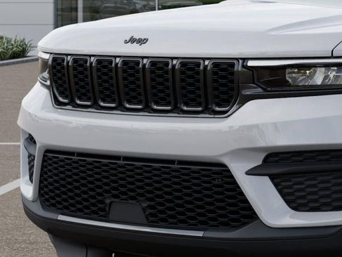 New 2025 Jeep Grand Cherokee Altitude image 11