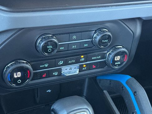 Used 2023 Ford Bronco Black Diamond w/ Sasquatch Package image 21