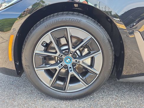 Used 2023 BMW i4 eDrive35 w/ Premium Package RWD image 9