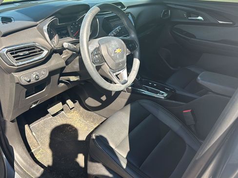 Used 2021 Chevrolet TrailBlazer LT w/ Premium Seating Package FWD image 11