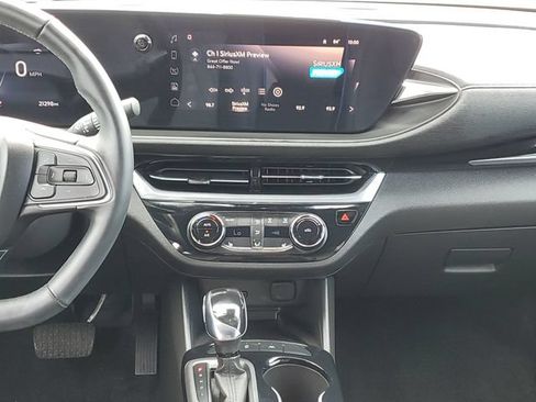 Used 2024 Buick Envista Sport Touring w/ Convenience I Package FWD image 32