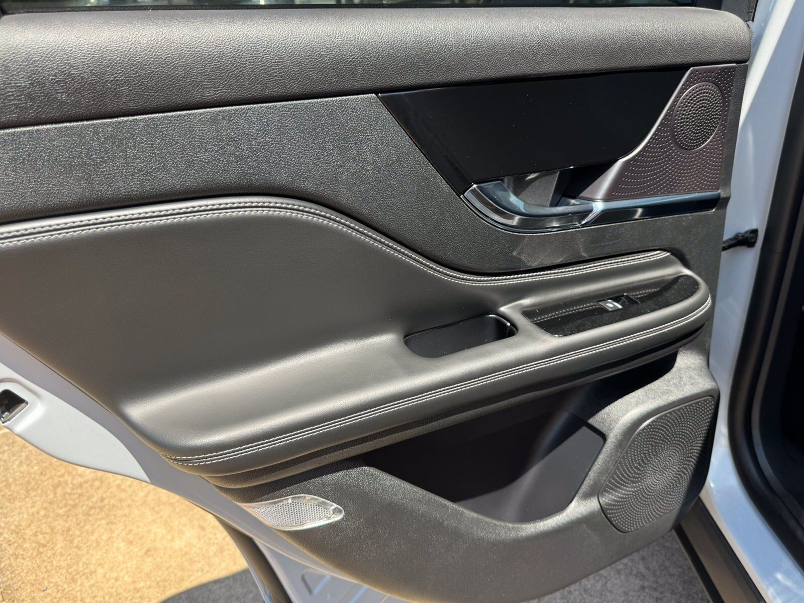 Used 2025 Lincoln Corsair FWD image 22