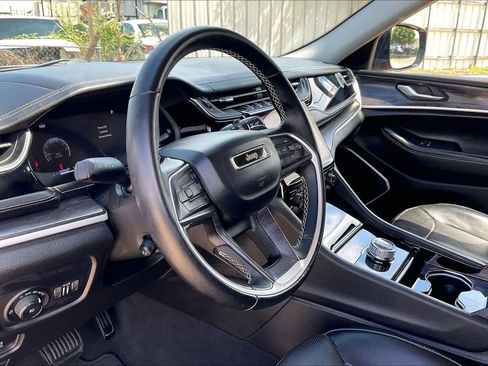 Used 2022 Jeep Grand Cherokee Limited w/ Luxury Tech Group II RWD image 18