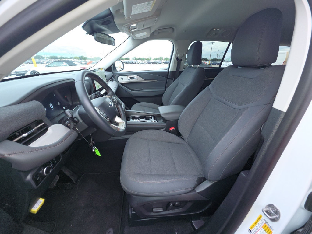 Used 2025 Ford Explorer Active RWD image 6