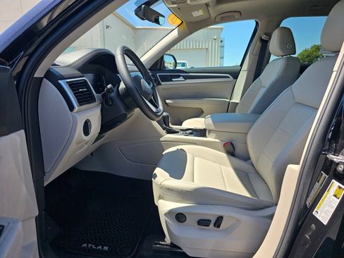 Certified 2023 Volkswagen Atlas SE w/ Panoramic Sunroof Package AWD/4WD image 10