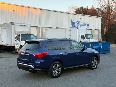 Used 2018 Nissan Pathfinder SV image 14