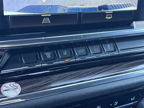 Used 2024 Chevrolet Silverado 2500 LT image 31