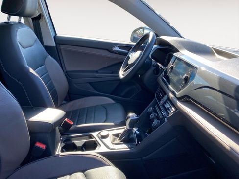 Used 2022 Volkswagen Taos SEL w/ Panoramic Sunroof Package AWD/4WD image 15