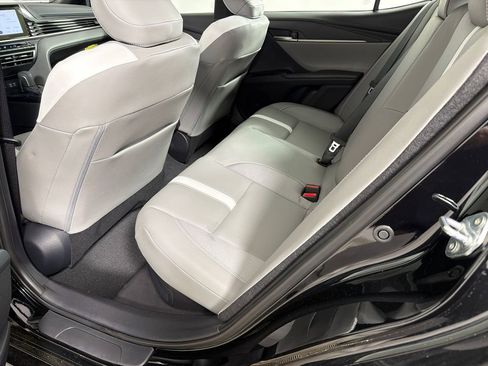 Used 2025 Toyota Camry SE image 20