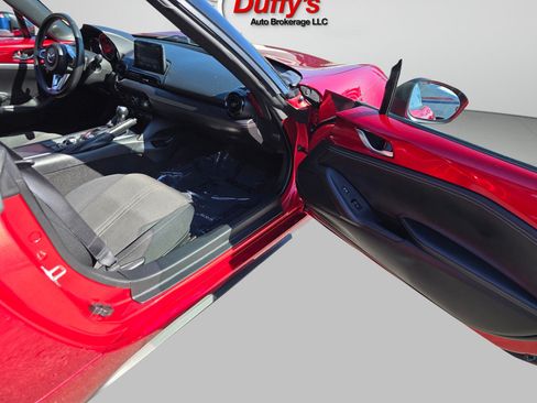 Used 2021 MAZDA MX-5 Miata Club RWD image 28