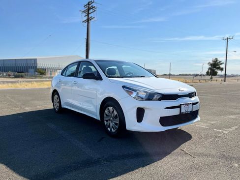 Used 2018 Kia Rio S image 3