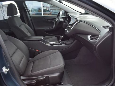Used 2020 Chevrolet Malibu LT image 38