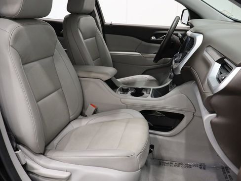 Used 2023 GMC Acadia SLT image 16