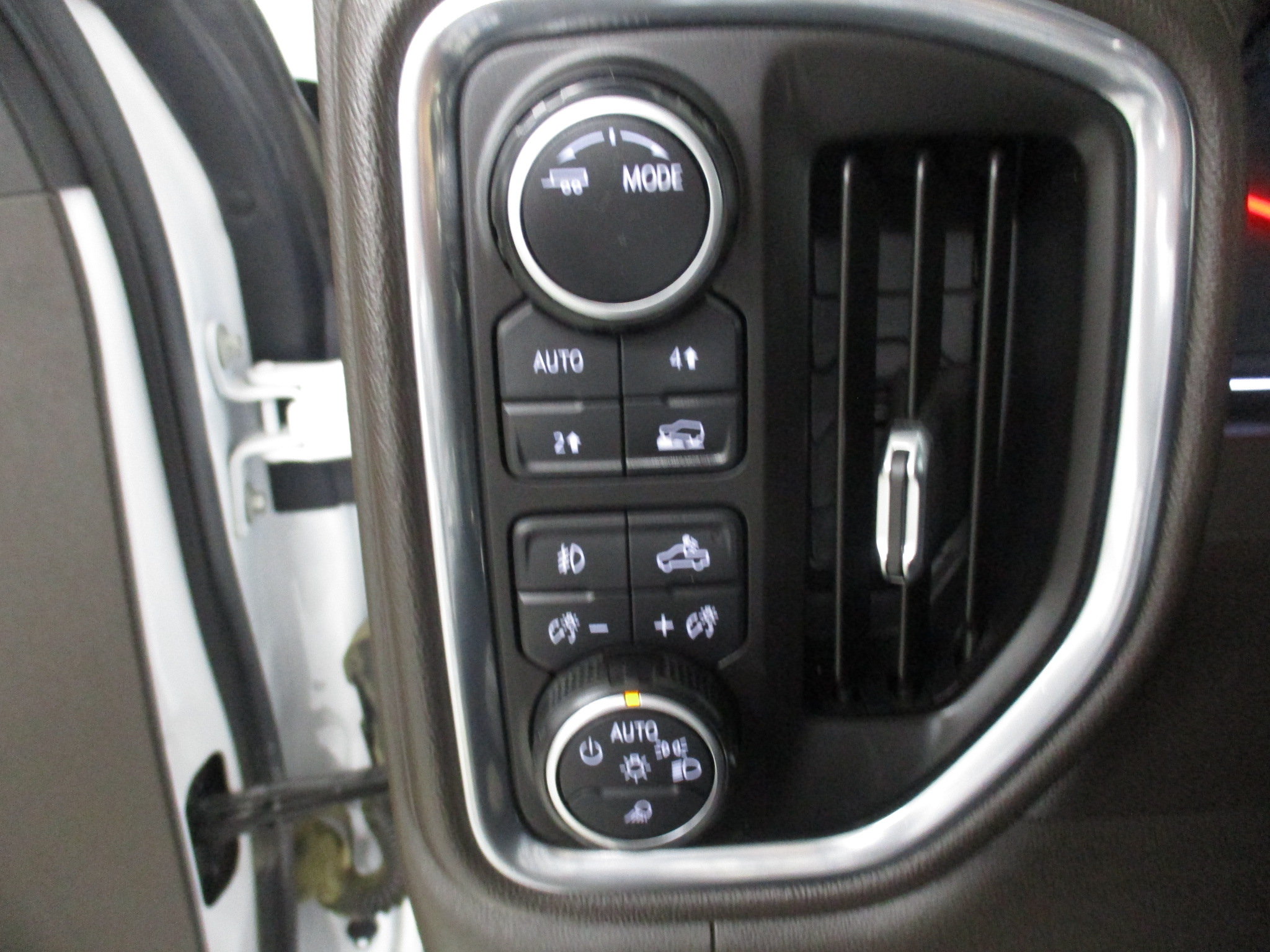 Used 2020 Chevrolet Silverado 1500 LTZ w/ LTZ Convenience Package AWD/4WD image 22