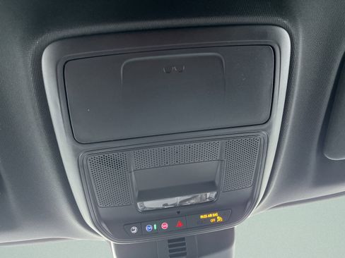 New 2026 Chevrolet Traverse LT image 17