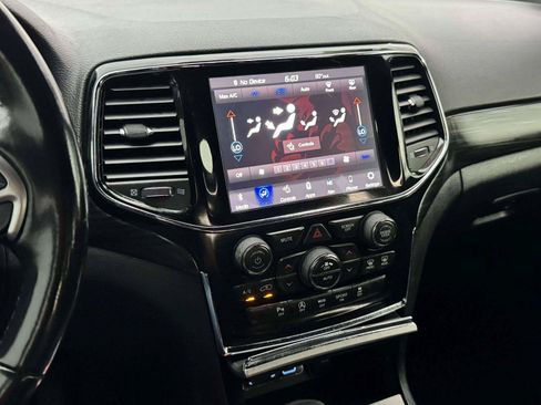 Used 2020 Jeep Grand Cherokee Altitude AWD/4WD image 28