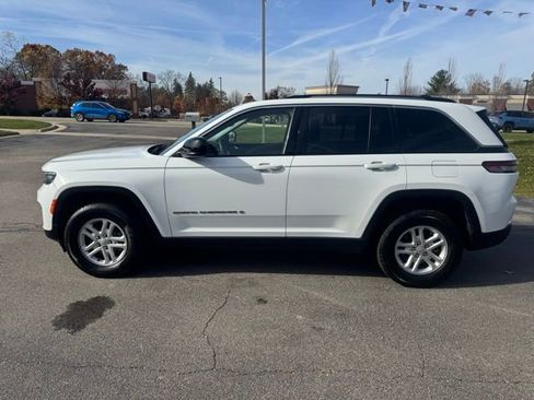 Certified 2023 Jeep Grand Cherokee Laredo image 4