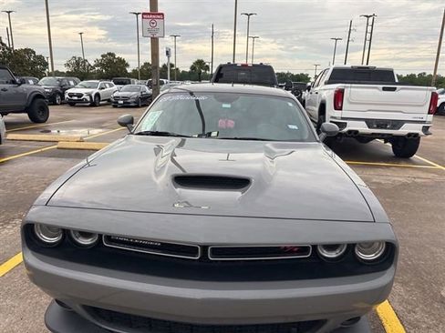 Used 2023 Dodge Challenger R/T RWD image 4