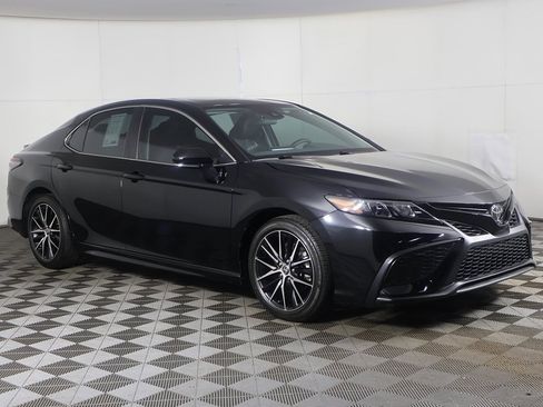 Used 2024 Toyota Camry SE image 45