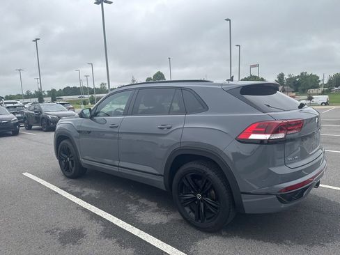 Used 2023 Volkswagen Atlas Cross Sport SEL R-Line AWD/4WD image 6