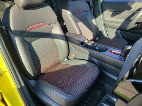 Used 2025 Nissan Kicks SR image 18