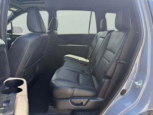 Certified 2025 Honda Passport EX-L image 10