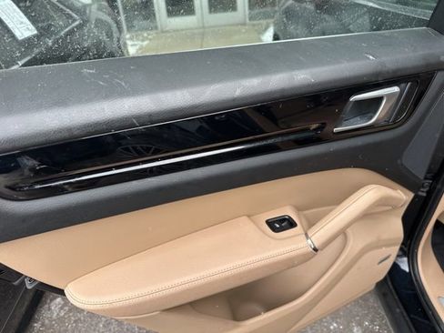 Used 2022 Porsche Cayenne image 6