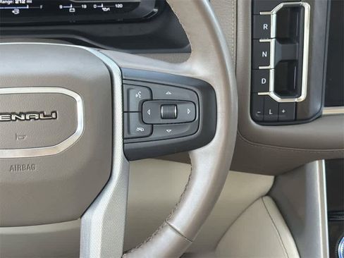 Used 2023 GMC Yukon XL Denali image 15