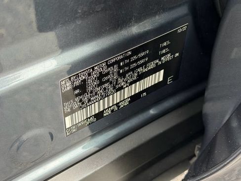 Used 2023 Toyota Venza Limited AWD/4WD image 22