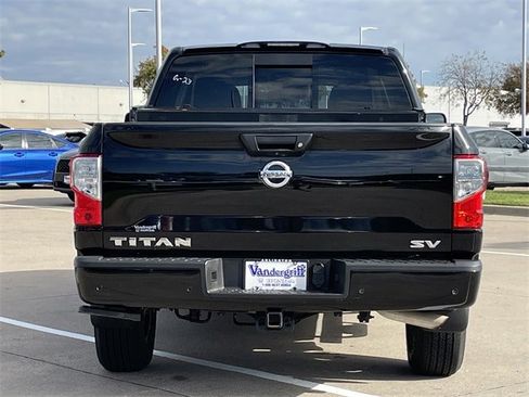 Used 2021 Nissan Titan SV w/ SV Convenience Package image 5
