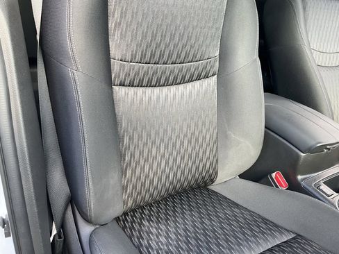 Used 2018 Nissan Rogue SV image 59