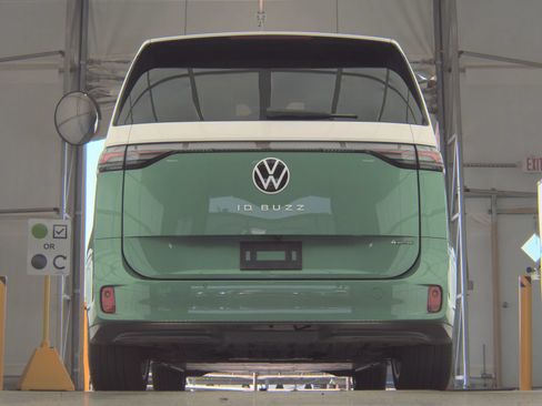 Used 2025 Volkswagen ID. Buzz 1st Edition AWD/4WD image 12