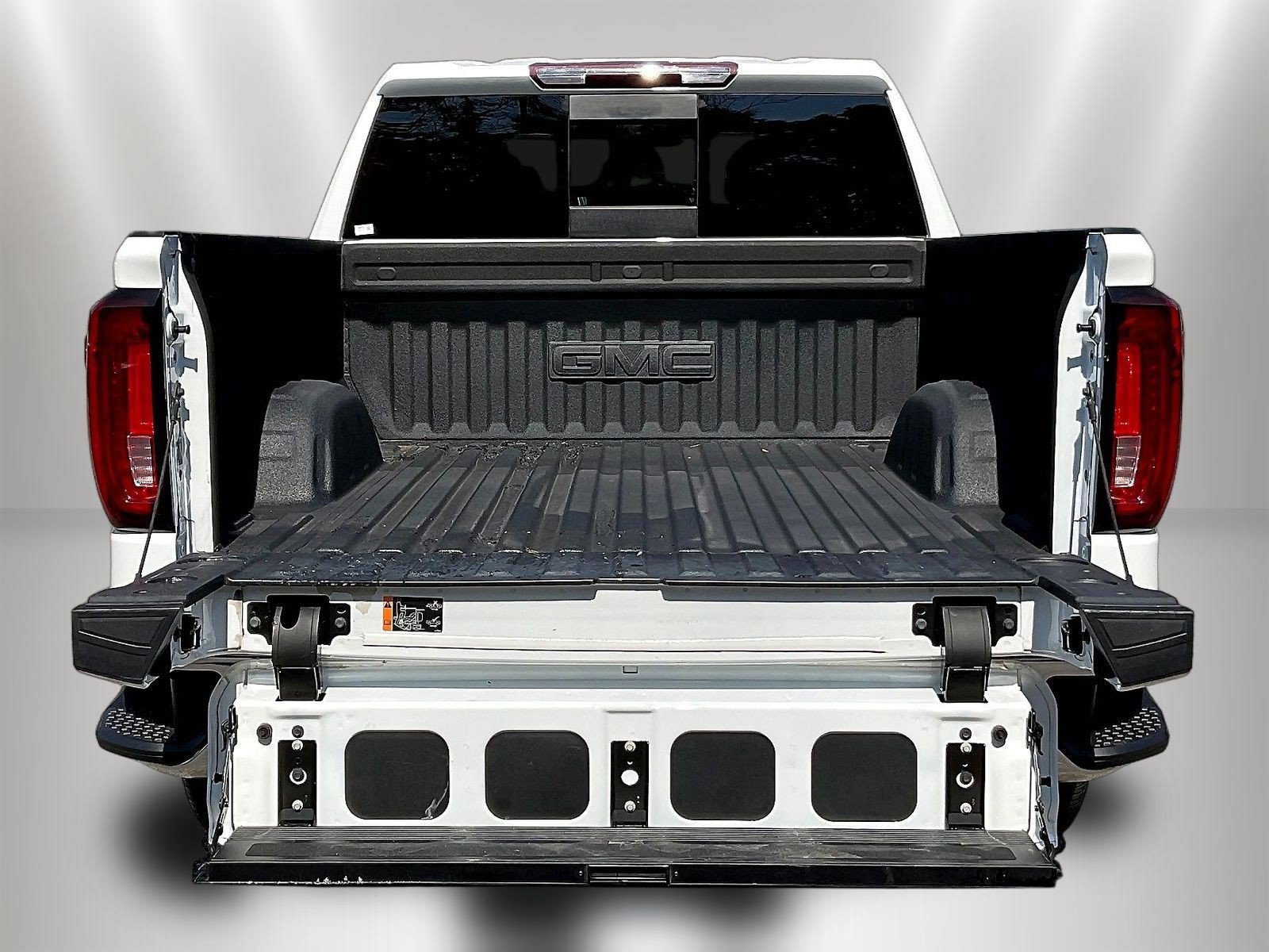 Used 2024 GMC Sierra 1500 SLT w/ SLT Premium Plus Package AWD/4WD image 9