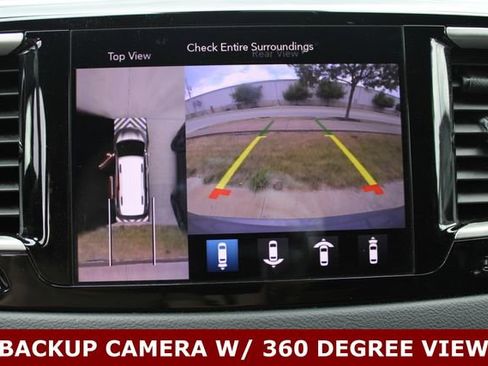 Used 2020 Chrysler Pacifica Touring w/ Advanced Safetytec Group FWD image 6
