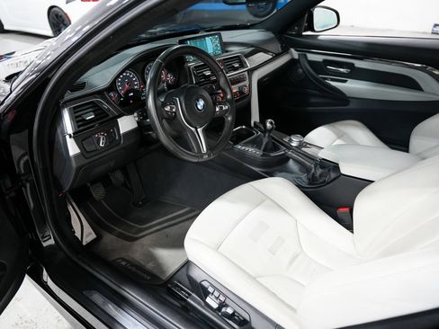 Used 2018 BMW M4 Coupe RWD image 9